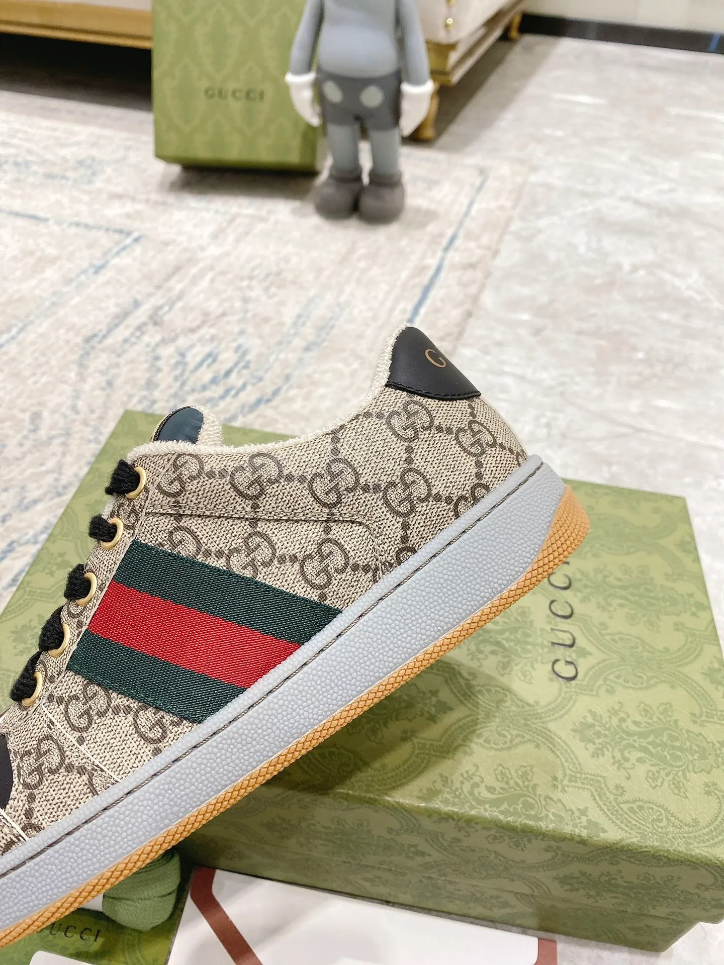 Gucci - Newly upgraded Gucci dirty shoes for couples 👫 2022 early spring new style... GG series distressed casual dirty shoes for the catwalk ⚠️⚠️ Original development and purchase level version... Metal double G crystal cylindrical logo... Gucci original pattern webbing... Exclusive color rubbed cowhide fabric, original terry cloth is delicate, soft and more comfortable and breathable, privately stamped two-color original TPU outsole (lower layer is wider, upper layer is narrower) Ready stock, matching packaging... 35-40/39-44 regular size 💰Female style 290 💰Male style 290